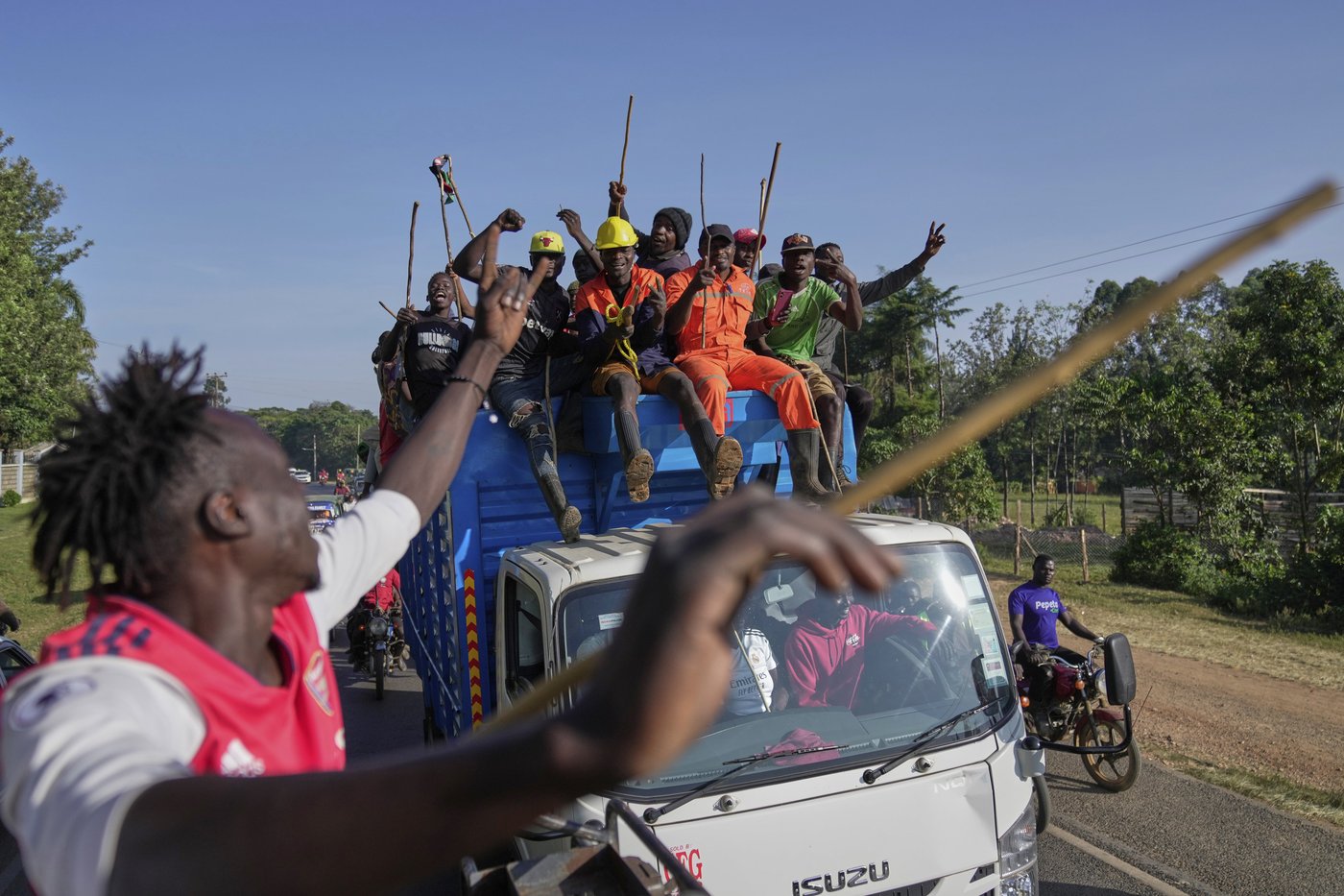 Photos show a bullfight in Kenya, where an ancient sport attracts modern-day bets | iNFOnews.ca